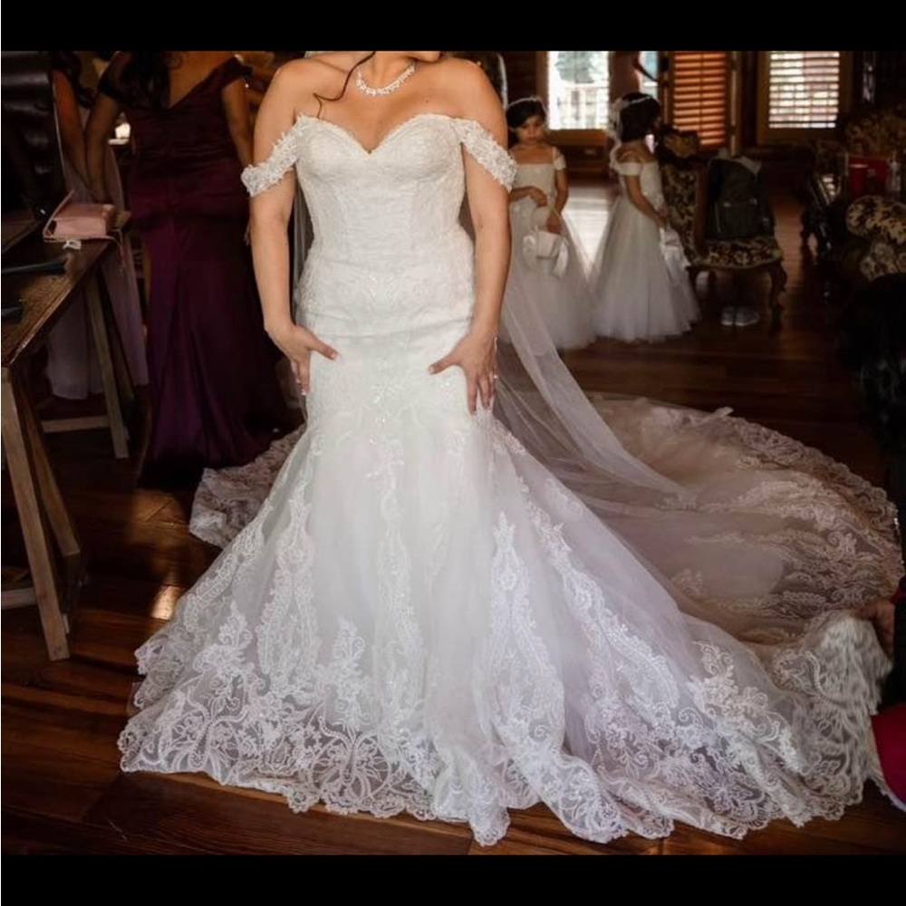 Wedding Dress- Size 10 Designer is Lore & style number is 8W8041. Like new